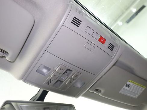 Used 2021 Volkswagen Jetta SE w/ SE Cold Weather Package image 21