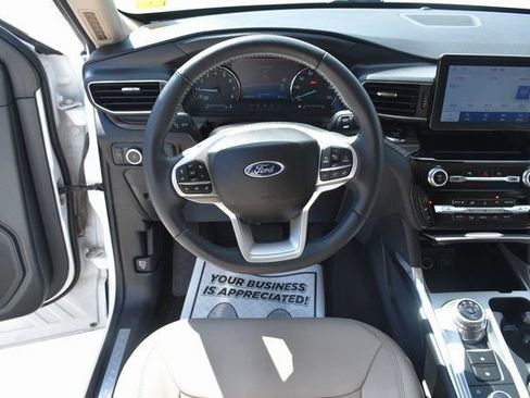 Used 2023 Ford Explorer Limited image 16