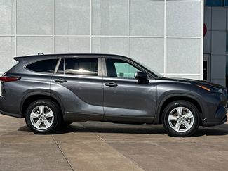 Used 2023 Toyota Highlander LE video 3