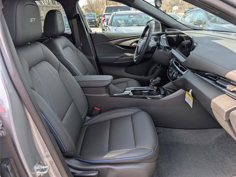 New 2026 Buick Envista Sport Touring w/ Convenience I Package FWD image 8