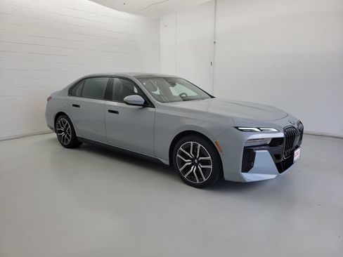Used 2026 BMW 740i xDrive AWD/4WD image 4