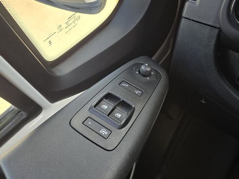 Used 2025 RAM ProMaster 2500 w/ Convenience Group image 35