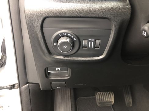 Certified 2025 Jeep Grand Cherokee Summit w/ Luxury Tech Group V image 19