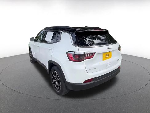 Used 2025 Jeep Compass Limited AWD/4WD image 10
