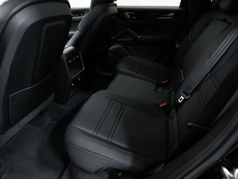 Certified 2022 Porsche Cayenne Coupe image 27