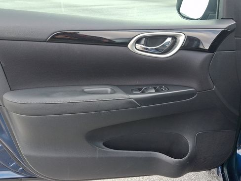 Used 2017 Nissan Sentra SV image 12