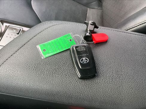 Used 2024 Toyota Camry XSE image 14