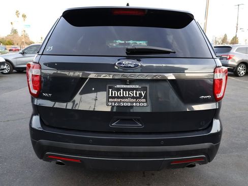 Used 2017 Ford Explorer XLT w/ Equipment Group 202A image 5