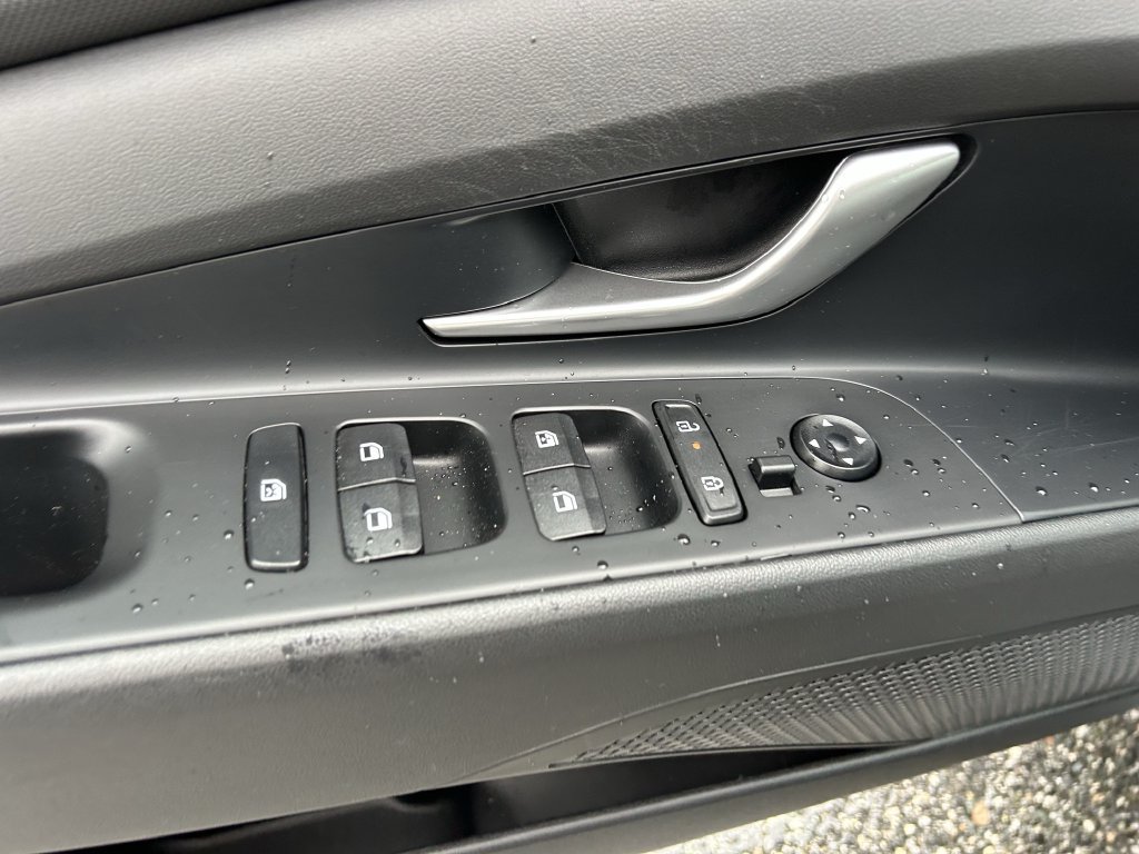 Certified 2024 Hyundai Elantra Limited FWD image 22