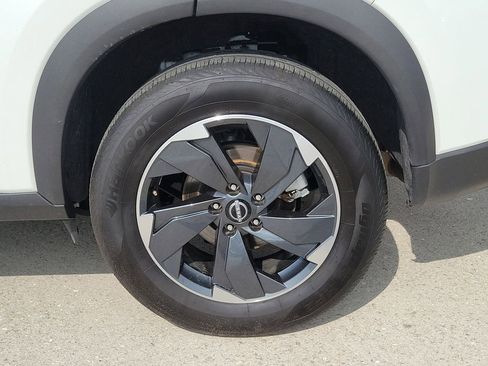 Used 2025 Nissan Rogue SV image 13