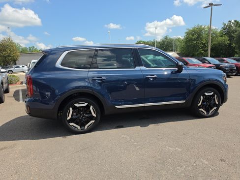 Certified 2024 Kia Telluride S FWD image 9