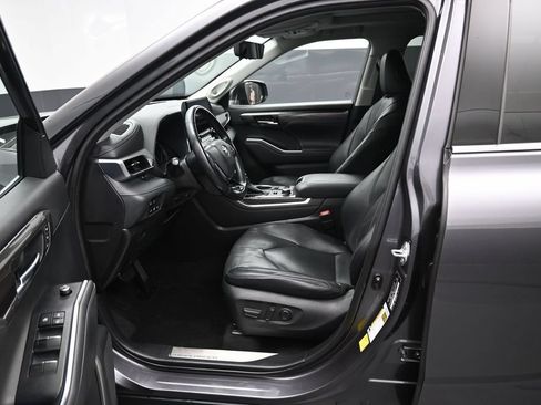 Certified 2021 Toyota Highlander Platinum AWD/4WD image 9