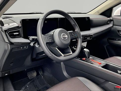 Used 2025 Nissan Kicks SR FWD image 14