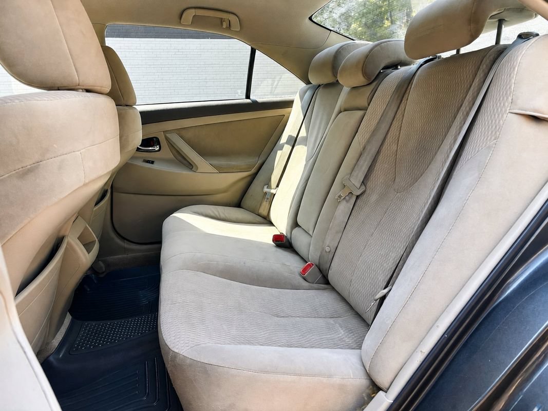 Used 2010 Toyota Camry LE FWD image 14