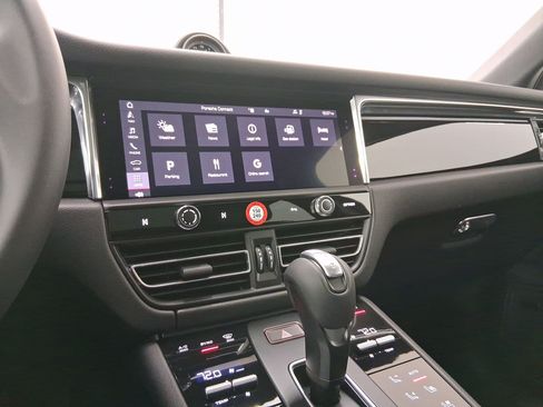 New 2026 Porsche Macan image 18