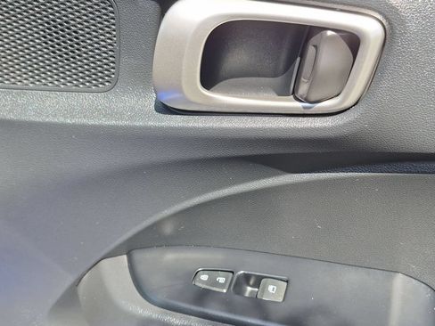 Used 2025 Hyundai Venue SEL FWD image 34