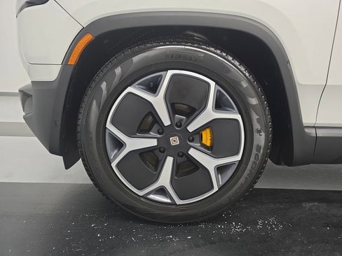 Used 2022 Rivian R1T Adventure image 9