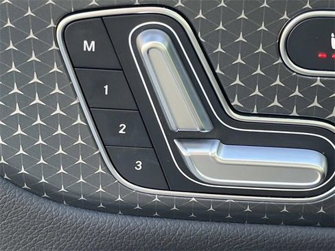 Used 2024 Mercedes-Benz GLB 250 image 31