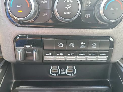Used 2024 RAM 2500 Big Horn w/ Safety Group AWD/4WD image 27