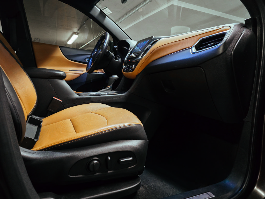 Used 2020 Chevrolet Equinox Premier FWD image 34