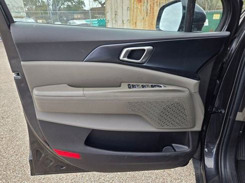 Used 2025 Kia Carnival image 13