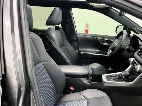 Used 2022 Toyota RAV4 XSE AWD/4WD image 9