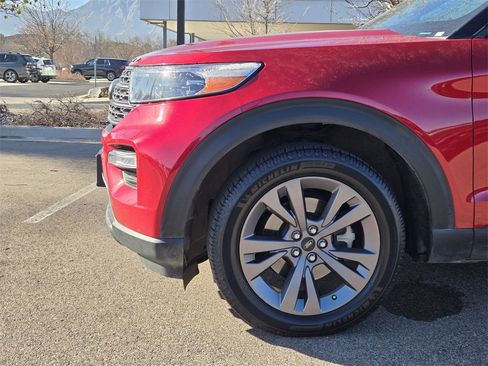 Used 2022 Ford Explorer XLT w/ Equipment Group 202A image 6