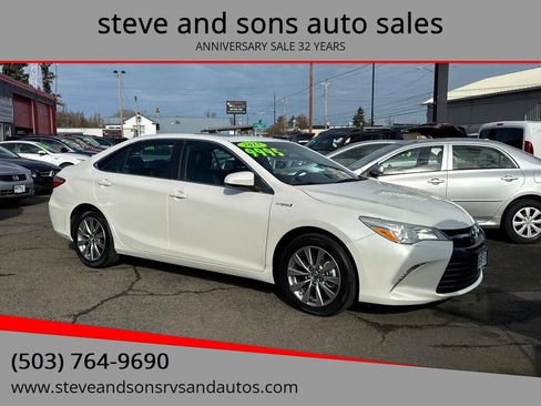 Used 2015 Toyota Camry XLE w/ Moonroof Package image 1