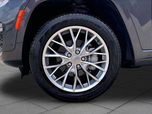 Used 2022 Jeep Grand Cherokee Summit w/ Adv Protech Group IV AWD/4WD image 11