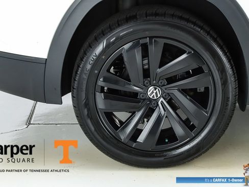 Used 2022 Volkswagen Atlas Cross Sport SE w/ Black Wheel Package AWD/4WD image 51