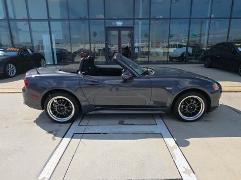Used 2018 FIAT 124 Spider Classica w/ Technology Group image 4