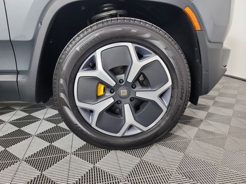 Used 2024 Rivian R1S Adventure AWD/4WD image 11