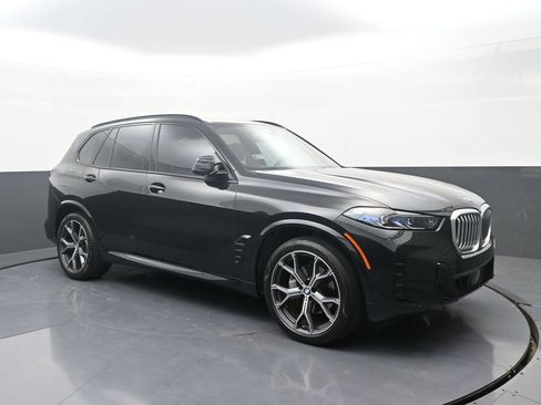 Used 2024 BMW X5 xDrive40i w/ M Sport Package AWD/4WD image 3