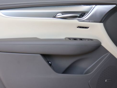 Used 2023 Cadillac XT5 Premium Luxury FWD image 9