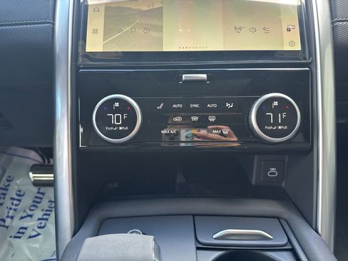 New 2024 Land Rover Discovery Dynamic SE image 21