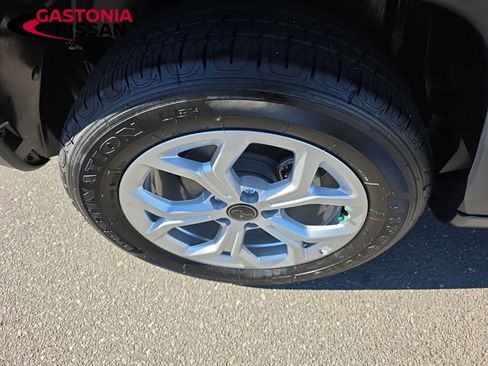 Used 2025 Jeep Compass Sport image 17