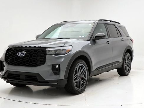 Used 2025 Ford Explorer ST-Line w/ ST-Line Street Pack image 5