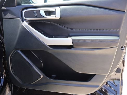 Used 2024 Ford Explorer XLT w/ Equipment Group 202A AWD/4WD image 9