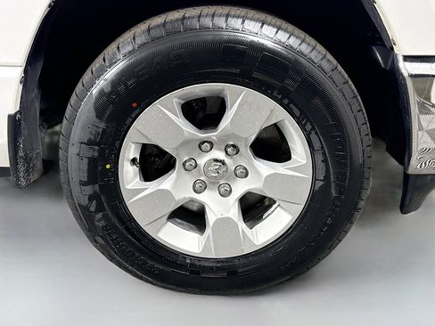 Used 2019 RAM 1500 Big Horn image 32