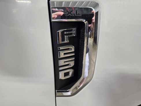 Used 2022 Ford F250 XL w/ Power Equipment Group AWD/4WD image 10