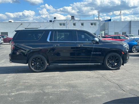 Used 2021 Chevrolet Suburban Premier w/ Premium Package AWD/4WD image 8
