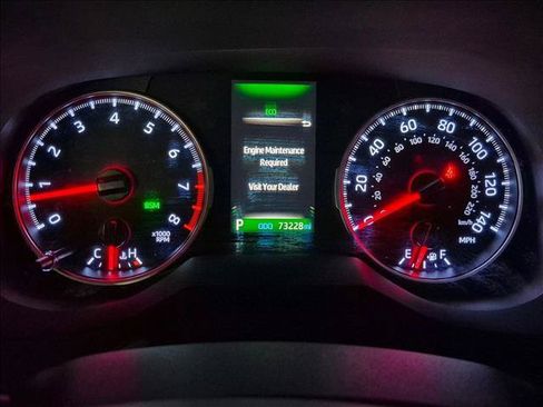 Used 2019 Toyota RAV4 XLE w/ Convenience Package FWD image 16