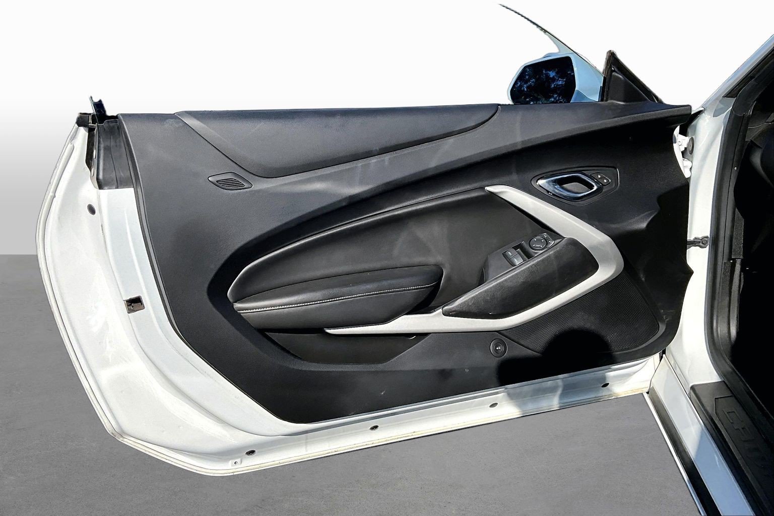 Used 2021 Chevrolet Camaro LT RWD image 16