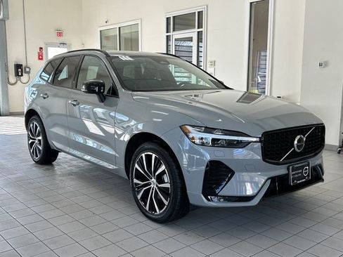 Certified 2025 Volvo XC60 B5 Plus image 5