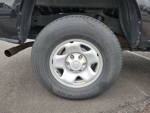 Used 2017 Toyota Tacoma SR image 6