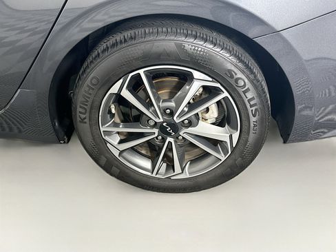 Used 2022 Kia Forte LXS FWD image 11