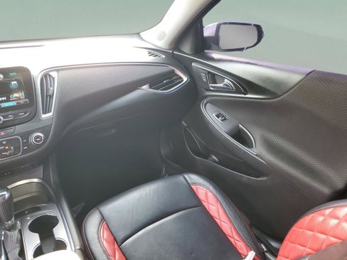 Used 2018 Chevrolet Malibu LT image 16