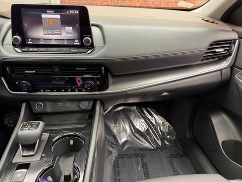 Used 2022 Nissan Rogue SV w/ SV Premium Package image 17