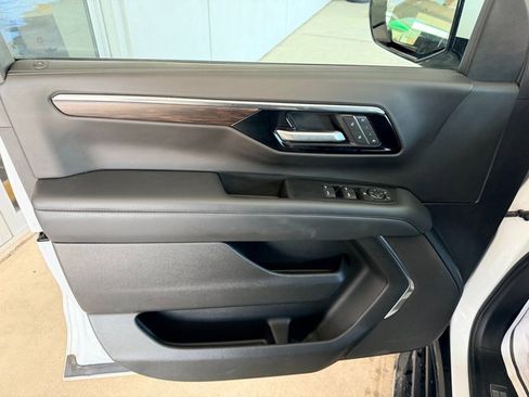 Used 2025 Chevrolet Tahoe LT AWD/4WD image 16