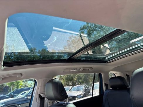 Used 2018 Volkswagen Tiguan SEL FWD image 14